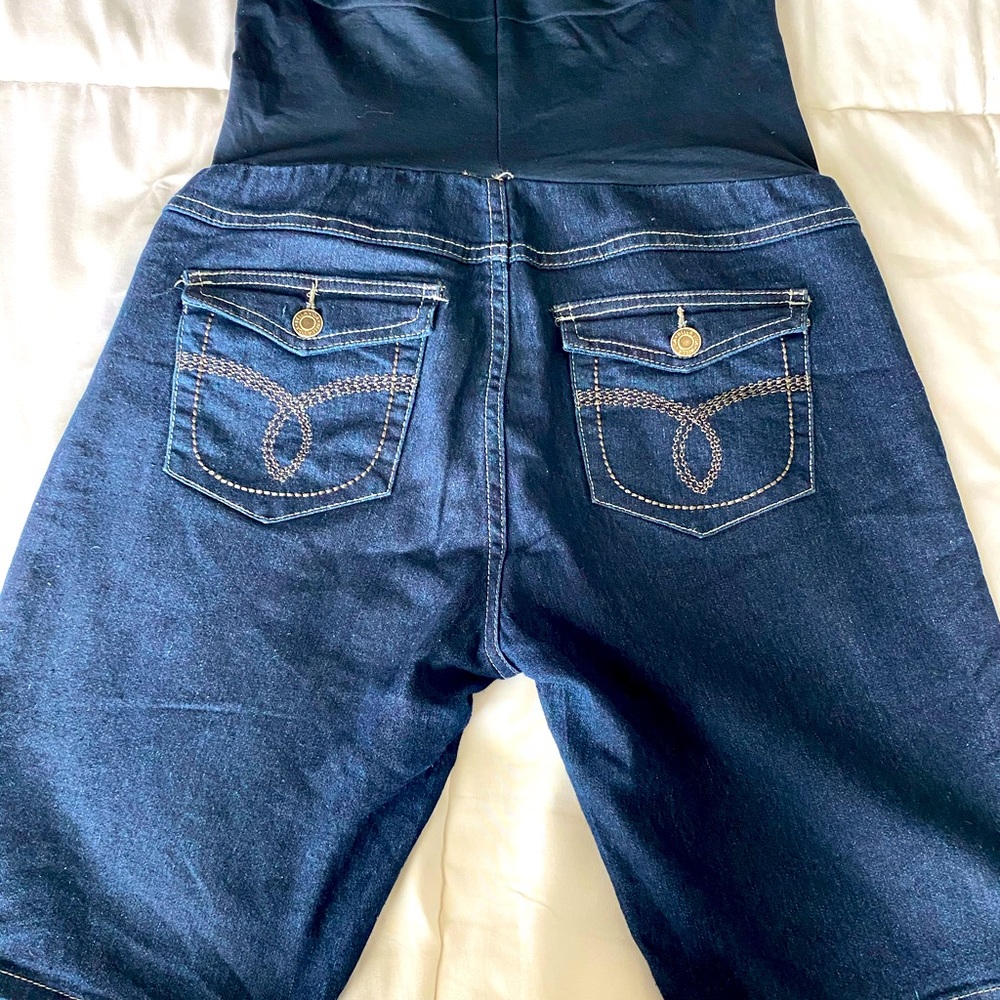 Medium Bella Vida maternity shorts